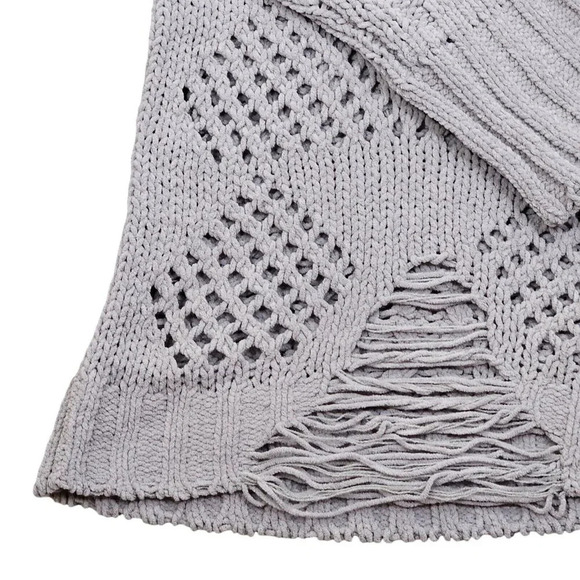 Elan Grey Cable‎ Chunky Knit Fringe Detail Front Sweater Size Medium - Picture 10 of 11